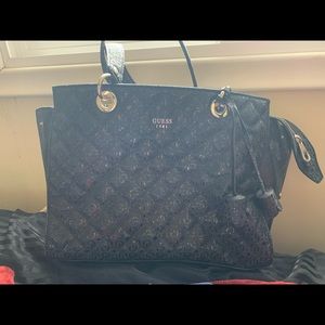 Guess purse (perfect condition)